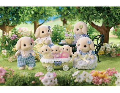 Sylvanian Families Rodina Flora králiky s trojčatami