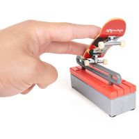 Tech Deck Fingerboard dvojbalenie s prekážkou Collect and Challenge 3