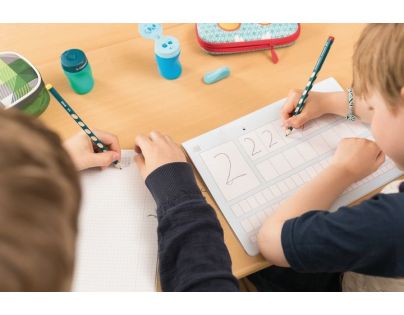Tenka ergonomická grafitová ceruzka pre ľavákov STABILO EASYgraph S modrá 2 ks HB