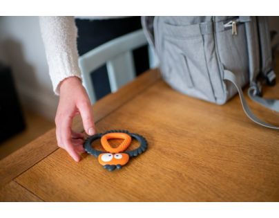 Tommee Tippee Hryzátko senzorické Kalani Maxi oranžové