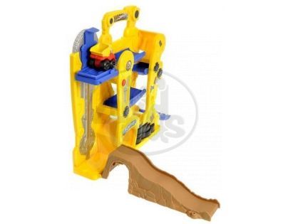 Tonka věž pro akrobatické kousky