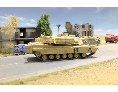 Waltersons RC Tank U.S. M1A1 Abrams Desert Yellow 1:72