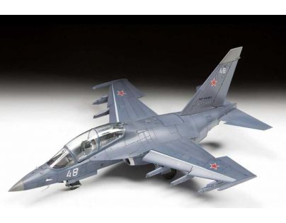 Zvezda Model Kit lietadlo YAK-130 Russian trainer fighter 1:48