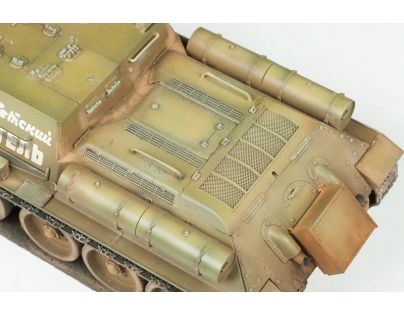 Zvezda Model Kit military SU-85 Soviet Tank Destroyer 1:35